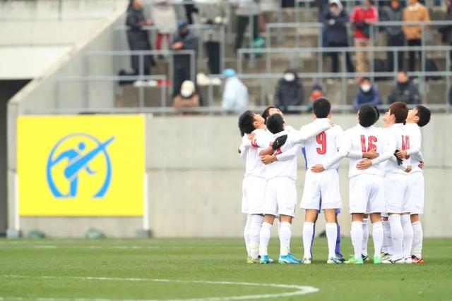万米高空的英雄：乘客联合遏制劫机案，确保安全航行